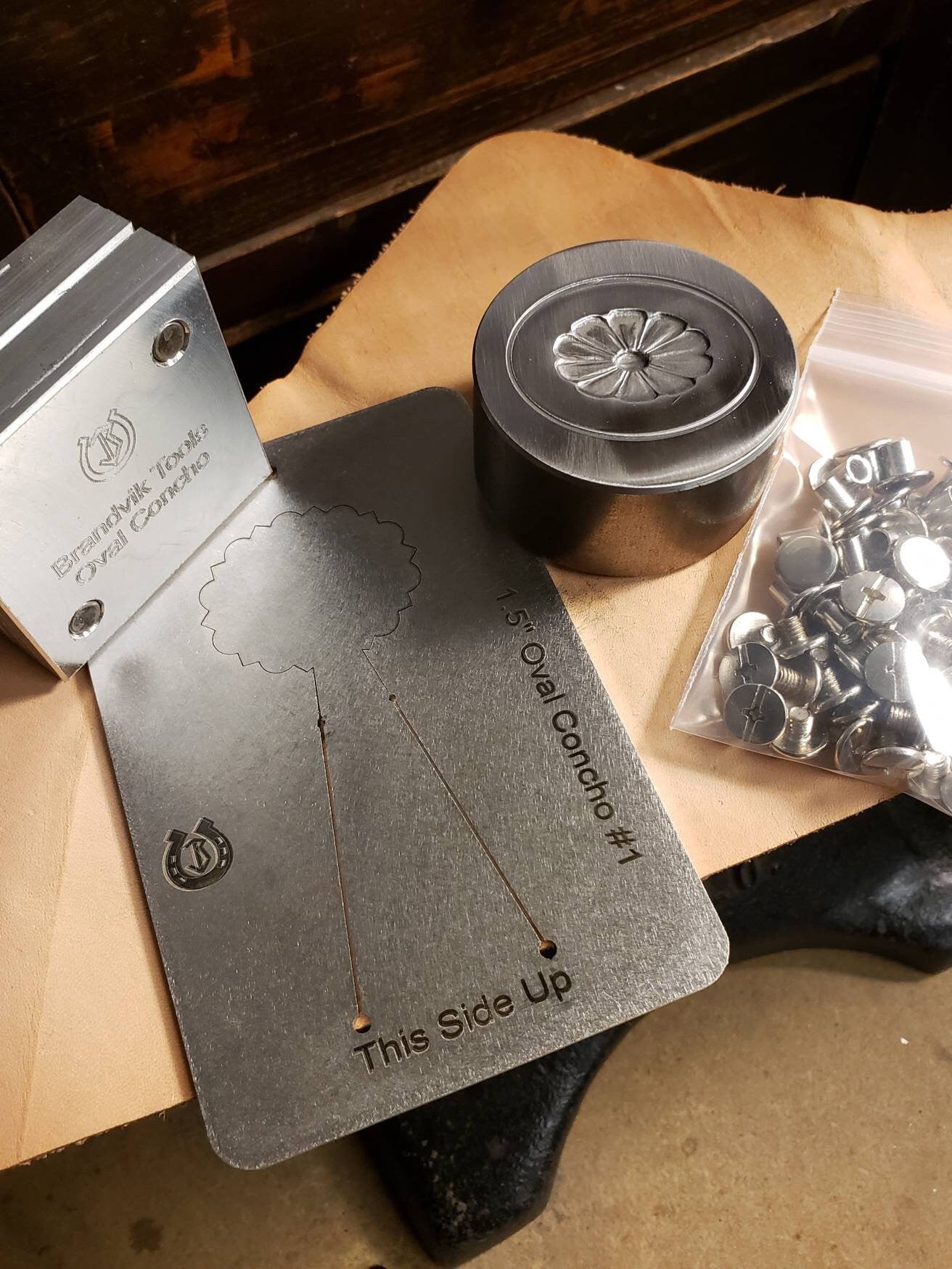 Brandvik Tools 1.5" Oval Concho Starter Kit