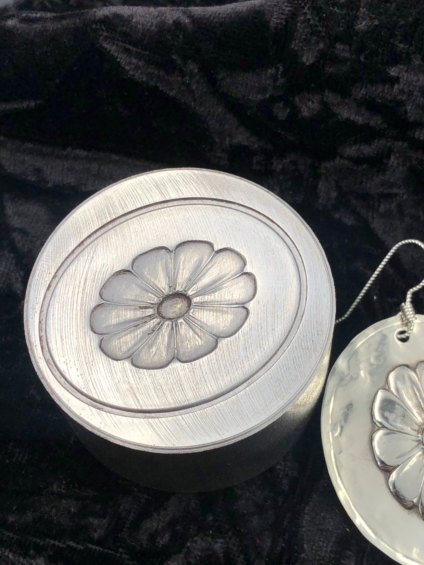 Impression Die - 1.5 inch Oval Concho #1