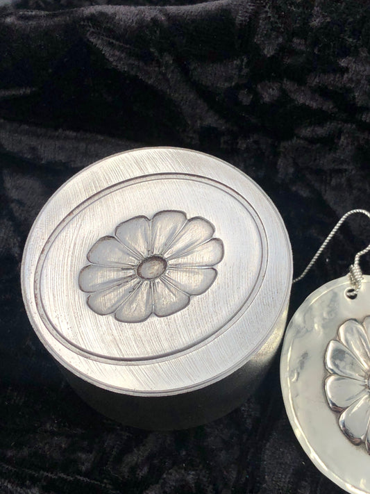 Impression Die - 1.5 inch Oval Concho #1